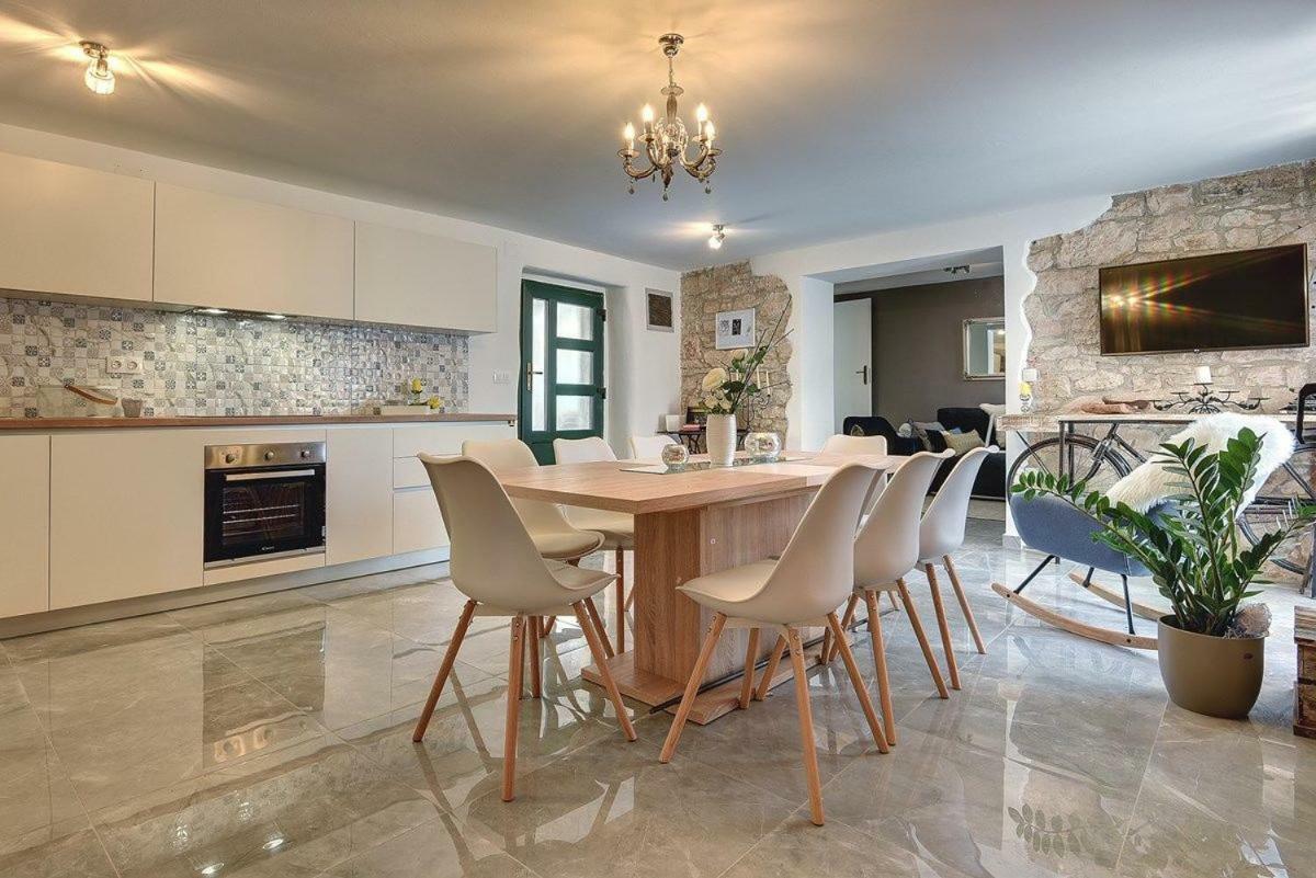 Villa Micol Gajana ภายนอก รูปภาพ